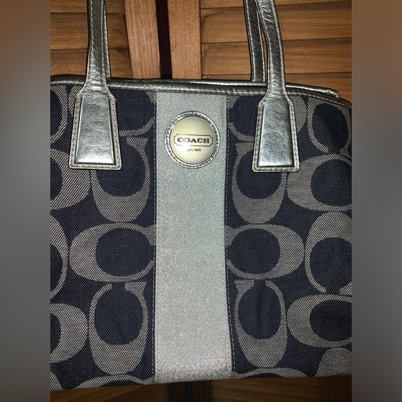 Coach purse. - Picture 3 of 16